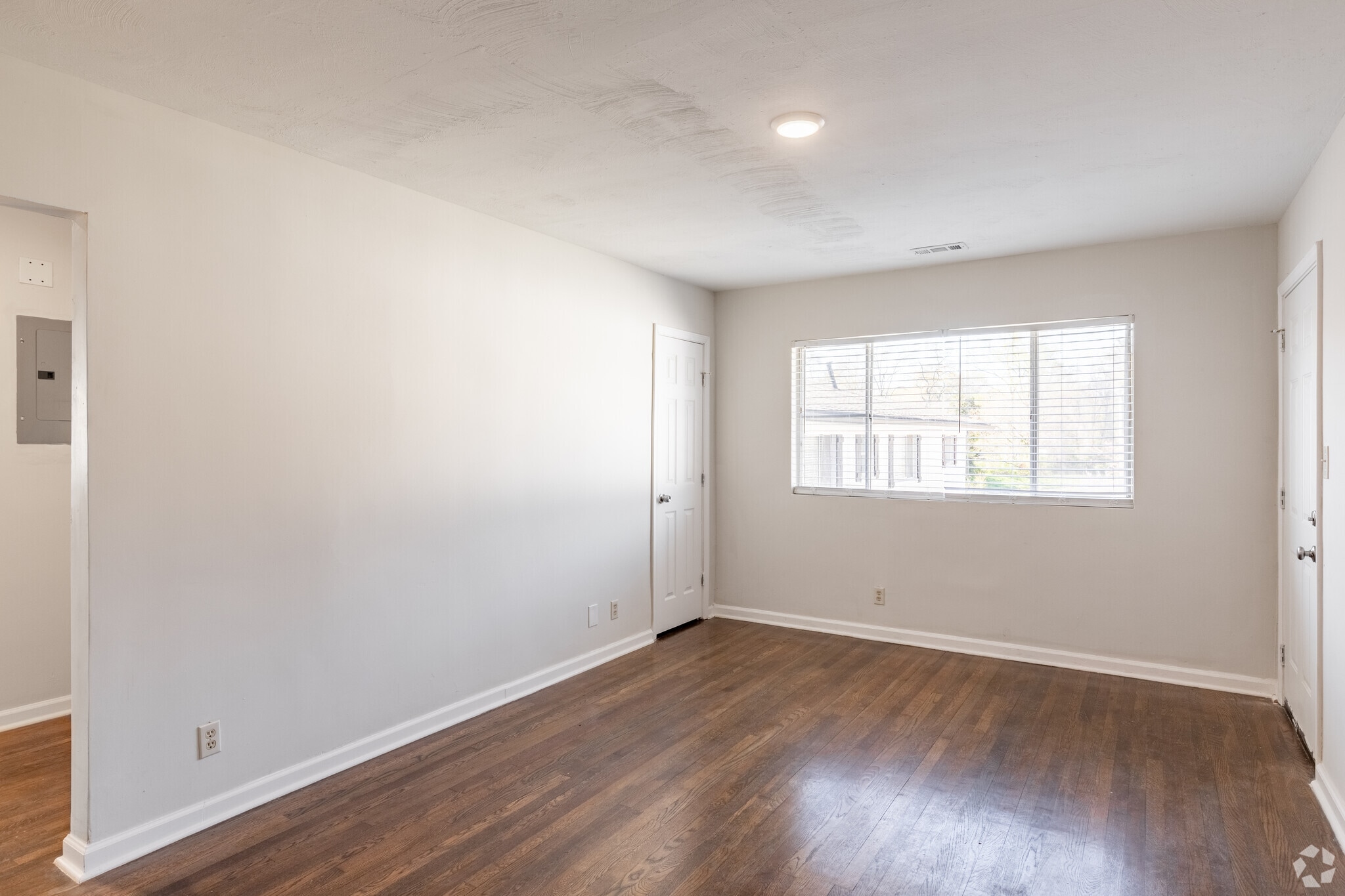 Large spacious Livingroom